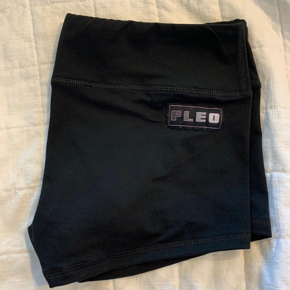 NWOT black fleo shorts